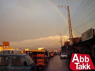 آج واہ کینٹ کا سوہانا موسم ، موسم کی رنگینیاں پہلے سارا دن بارش لگی رہی شام ڈھلتے ہیں دھوپ نکل آئی اور آسمان پر قوس قزح