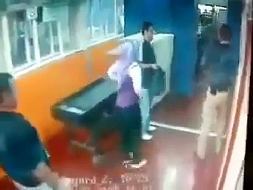 Onde isto vai parar, controlo a uma refugiada em Espanha