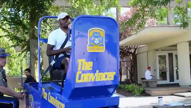 Le manège qui va vous convaincre de mettre la ceinture de sécurité en voiture