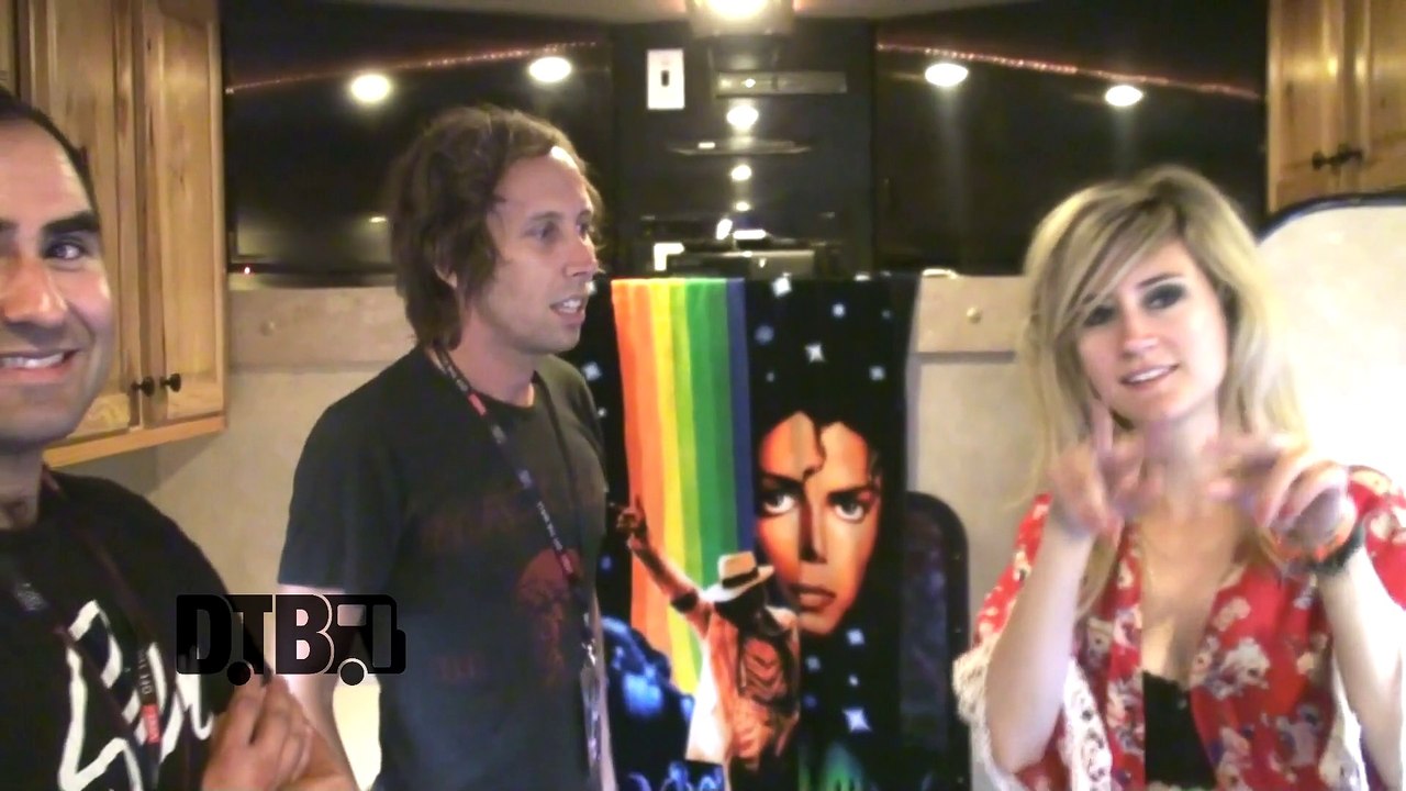 Beautiful Bodies - BUS INVADERS Ep. 860 [Warped Edition 2015]