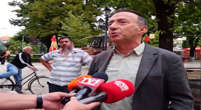 Tregtarët e fruta-perimeve në protestë, kundër vendosjes së kasës fiskale- Ora News- Lajmi i fundit-