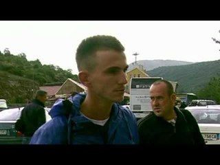 Kapshticë, radhë të gjata në pikën kufitare, Greqia kthen 300 persona