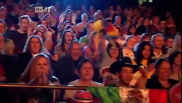 Девочка 4 лет танцует как Шакира! Судьи в восторге!