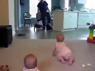 УРА! Папа пришел! Малыши двойняшки))