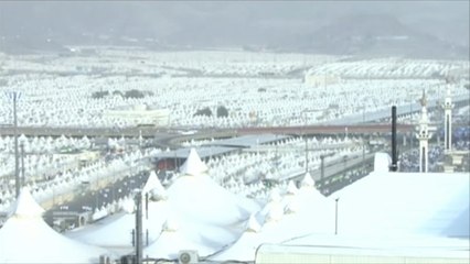 حجاج بيت الله الحرام يبيتون في منى