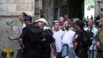 Tensions in Jerusalem as crowds of Jews visit al-Aqsa compound