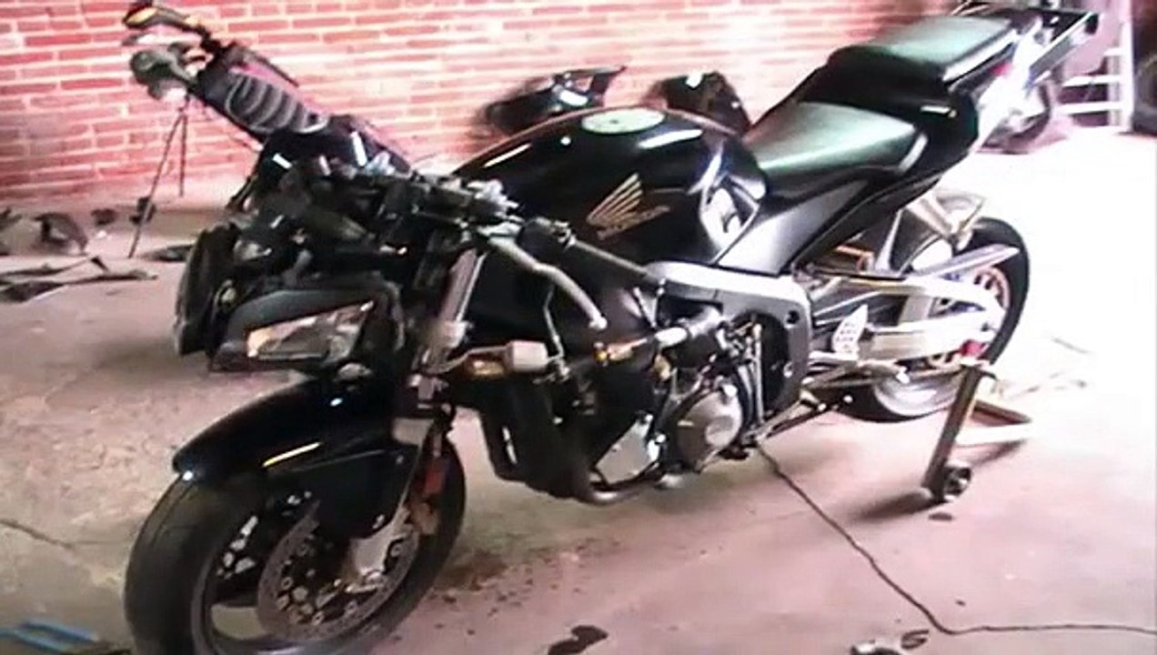 cbr 600 rr wheelies