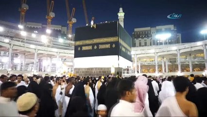 Kâbe’nin örtüsü değiştirildi