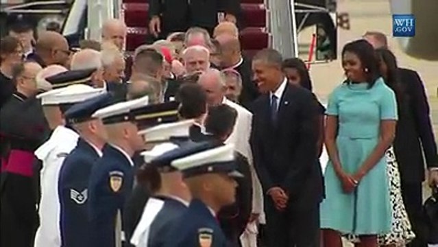 sdWatch President Obama greet Pope Francis as he touches down in America for his first official visit