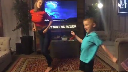 Taylor Swift danse avec un fan de 7 ans, Dylan Barnes