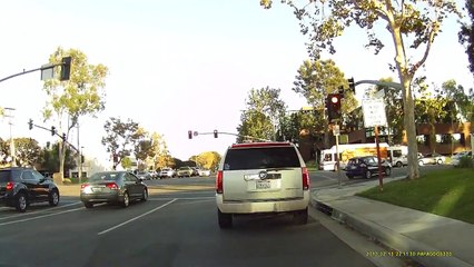 ¿Una avioneta aterrizando en plena calle?