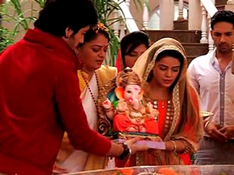Thapki Aur Bihaan jaane Waale hai Honeymoon par yeh jaan kar hui Dhruv ko Jalan - 23 september 2015 - Thapki Pyaar Ki