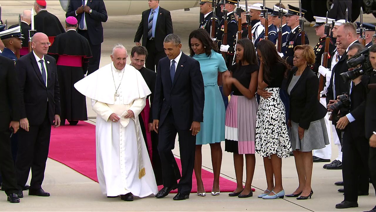 Obamas holen Papst am Flugplatz ab