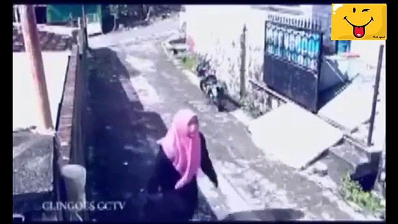 STUPID Thief Caught on CAMERA -  Funny Video   - Fail Thief VIDEO