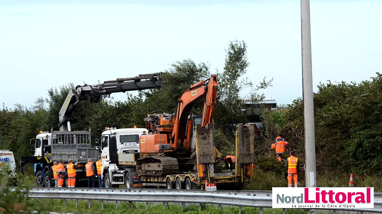 Le bus qui a quitté la route lors d'un accident il y a quelques jours sur l'autoroute à hauteur de Marquise a été relevé