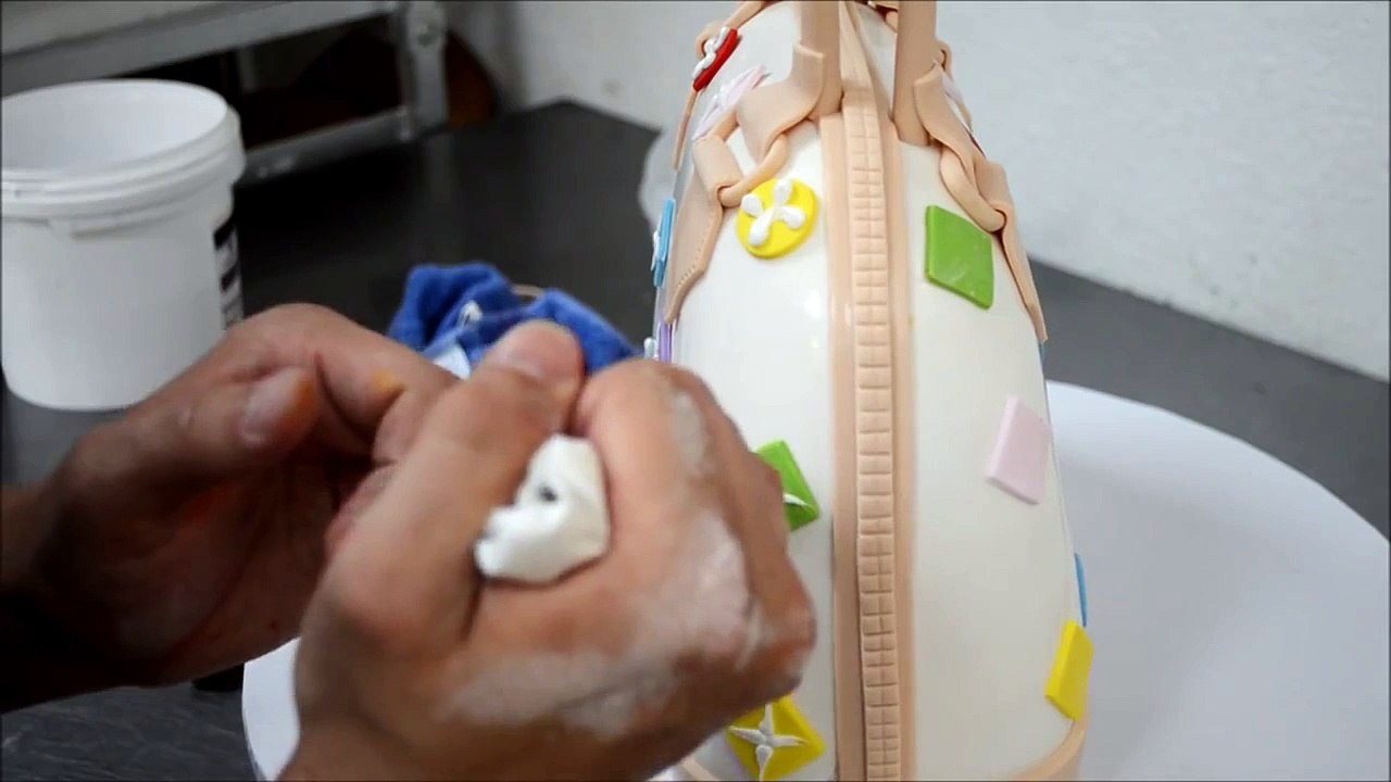Louis Vuitton Purse Cake tutorial video