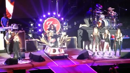 Foo Fighters (w/ Stevie Nicks & Haim) -  Gold Dust Woman (The Forum, Los Angeles CA 9/21/15)