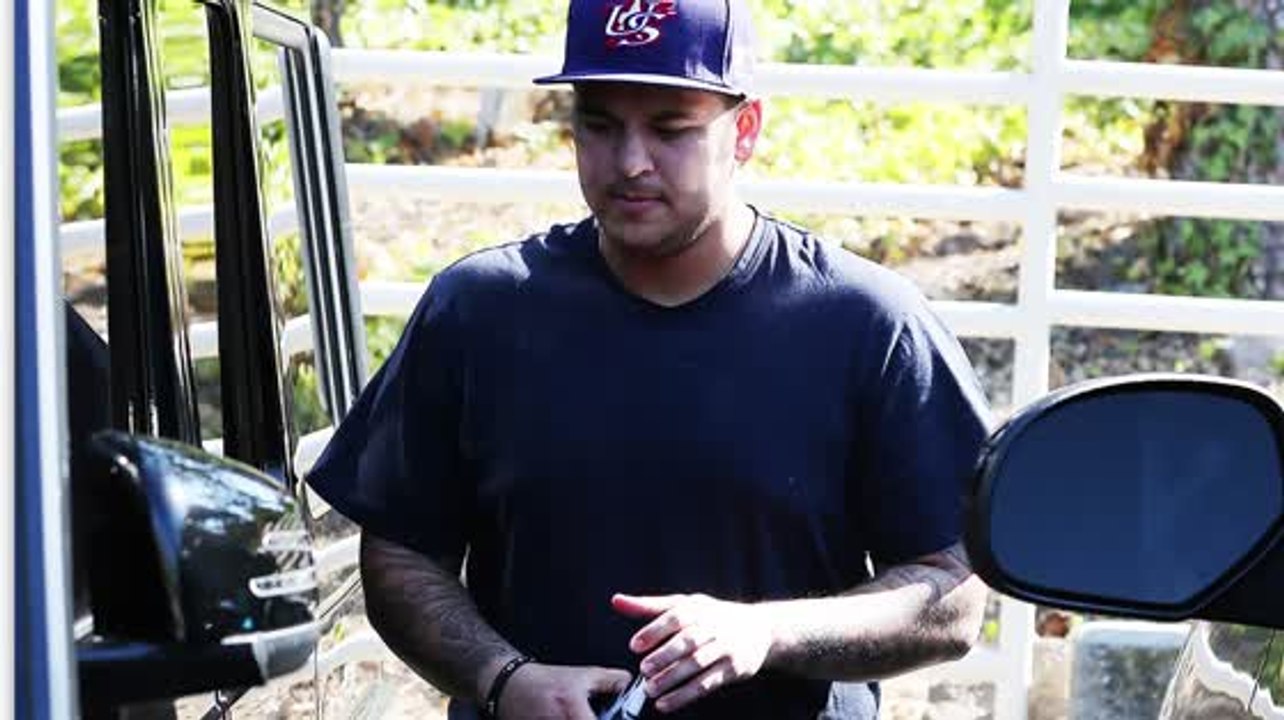 Rob Kardashian Deletes Cryptic Picture of Karrueche Tran on Instagram, Scolds Followers
