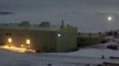 Un OVNI sphérique et lumineux survole une base en Antarctique