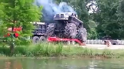 Damn Its funny !! Monster Truck EPIC Fail
