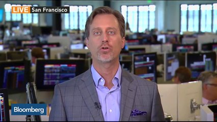 Apple Pares Loss as Silicon Valley Stocks Stage Comeback