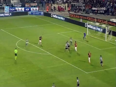 Πέναλτι Κάτσε στον Σιμόες που δεν δόθηκε ΠΑΟΚ-ΑΕΚ