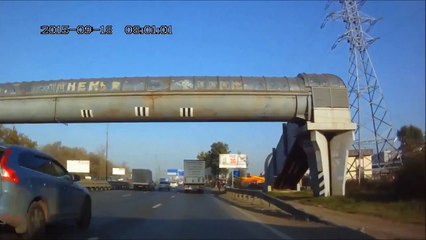 Комментатор от Бога !)))