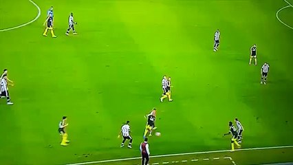 Siniša Mihajlović kicked Mario Balotelli in the arse