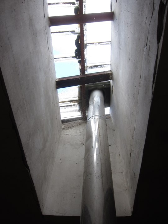 Nous Vivons au présent par Julien Roux 2015 (“Demain” de Desnos 1942)