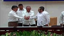 Histórico apretón de manos entre presidente Santos y Timochenko en La Habana