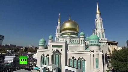 PUTİN VE ERDOĞAN ON BİN KİŞİ KAPASİTELİ AVRUPA'NIN EN BÜYÜK CAMİSİNİ AÇTI