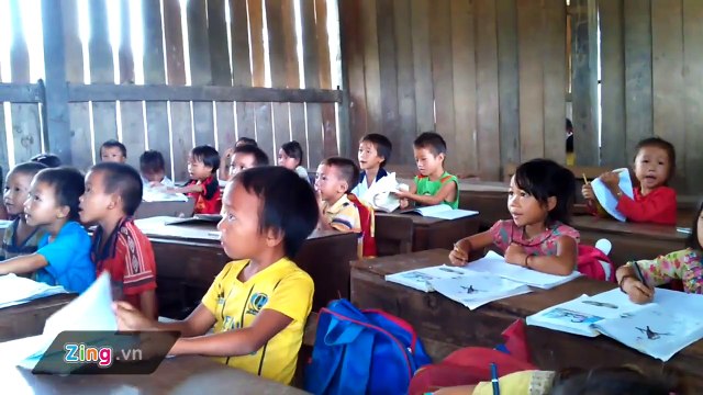 Cận cảnh trẻ em băng rừng lội suối đến trường ở Đắk Lắk