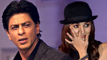 Tải video: Shahrukh Khan AVOIDS Alia Bhatt