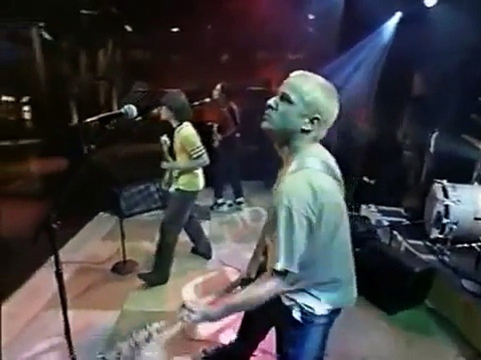 Undone - The Sweater Song - Weezer - Live 1994