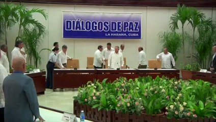 Le gouvernement colombien et les FARC promettent la paix d'ici 6 mois