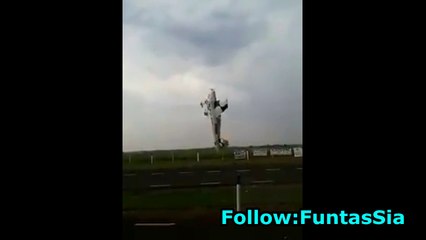 Amazing Aeroplane Stunt