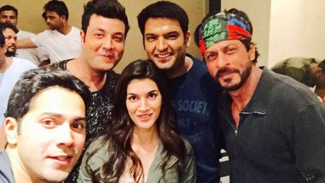 Shahrukh Khan & Dilwale Team Watches Kapil Sharma's Kis Kisko Pyaar Karoon