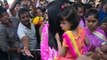 (VIDEO) Aishwarya Rai Bachchan With Aaradhya Bachchan At Siddhivinayak Temple