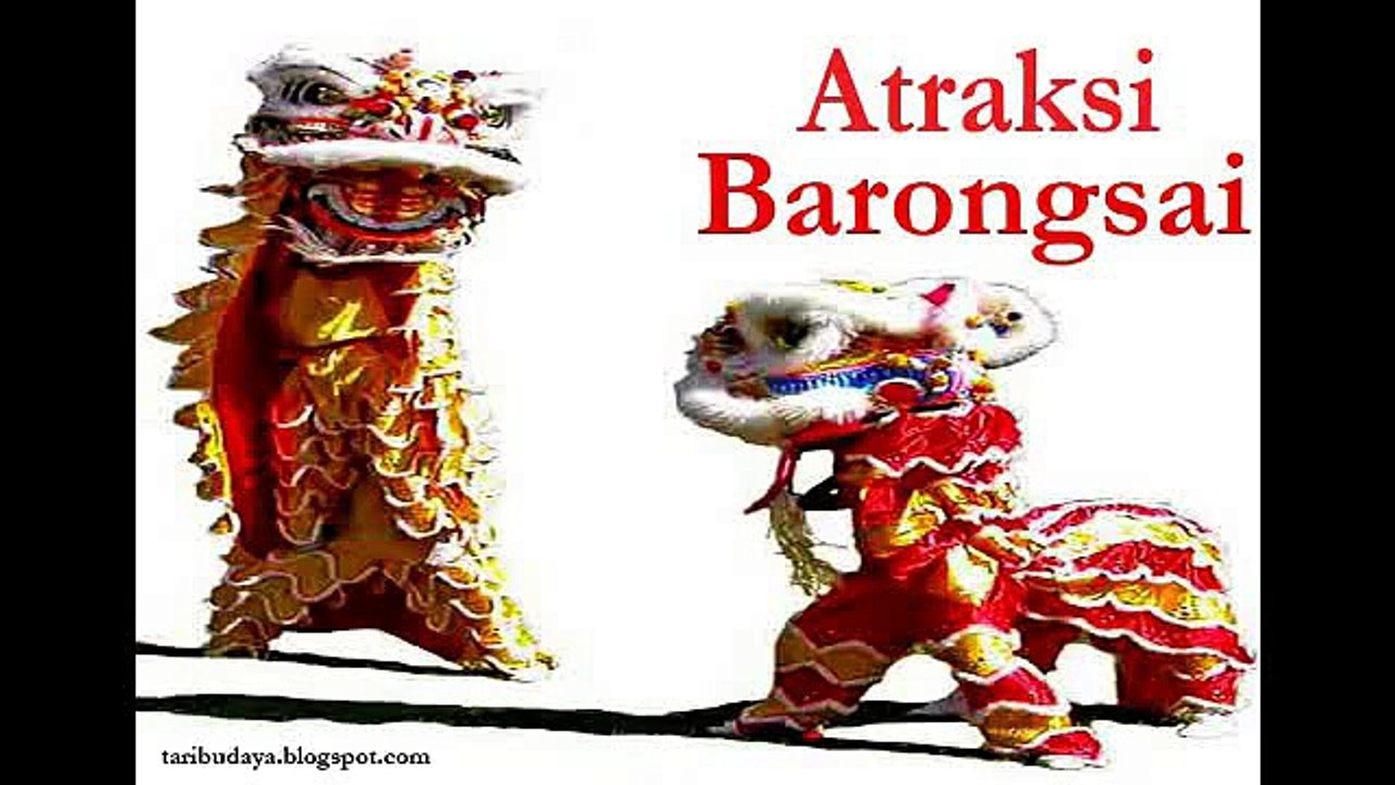 Perempuan Cantik Penabuh Musik Barongsai