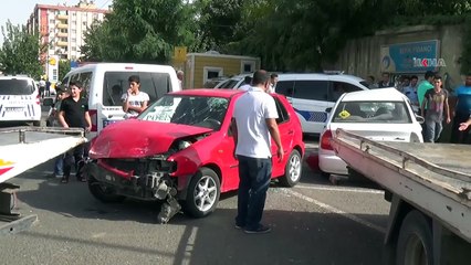 Diyarbakır’da trafik kazası: 3 yaralı 05 08 2015 DİYARBAKIR