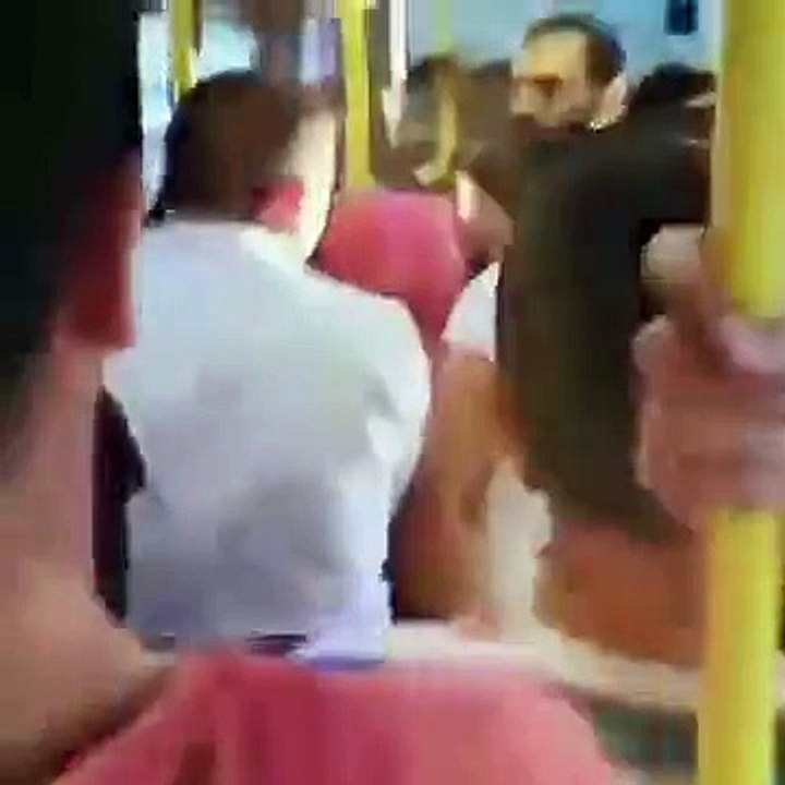 Kurbanlık Koçla Metrobüse Binen Adam