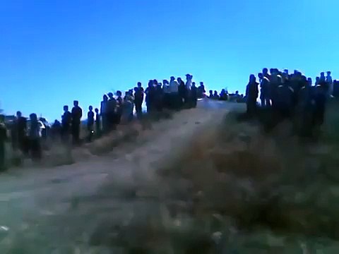 Terrible accident - Une jeep percute des spectateurs en pleine course