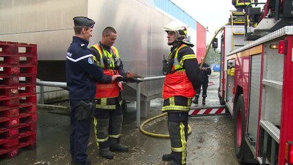 L'entrepot du magasin BUT Châteaubriant ravagé par les flammes