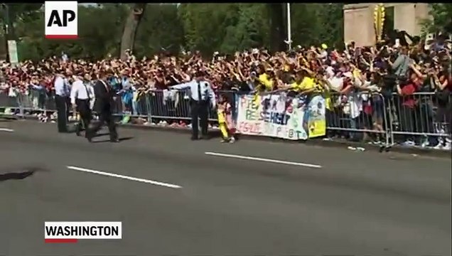 Raw Girl Passes Barricade, Greets Pope Francis
