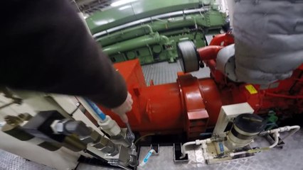 Demarrage d'un moteur de bateau remorqueur - Moteur diesel Tugboat 5300 chevaux