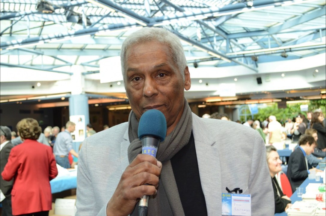 Fête du Livre Hyères 2015 - Interview Pierre Balthazar - 720p