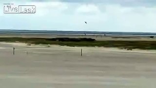 LiveLeak.com - the lowest F16 flyby you will ever see / Morocco