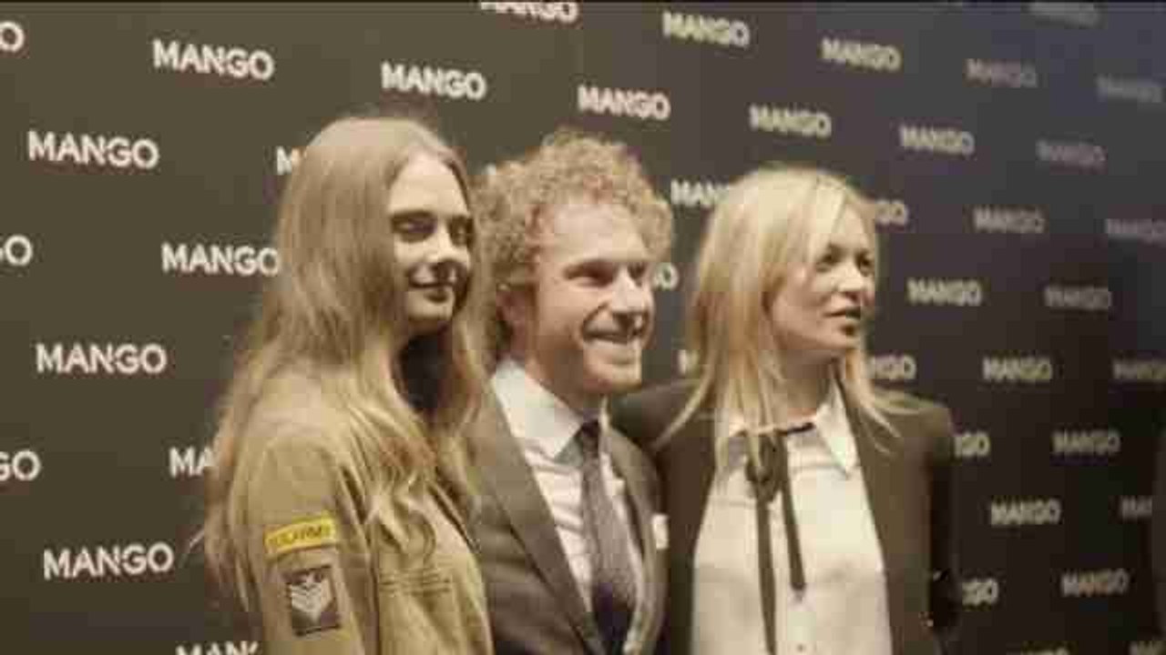 Fans go crazy as Cara Delevingne, Kate Moss arrive in Milan