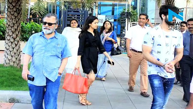 Kapoor altogether- Shahid Kapoor, Mira Kapoor and Pankaj Kapoor share a frame