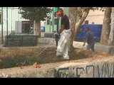 Napoli - Poggioreale, i cittadini pagano ragazzi per ripulire la piazza (23.09.15)